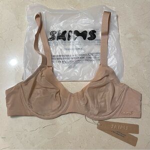 SKIMS NO SHOW MOLDED UNLINED DEMI BRA - CLAY